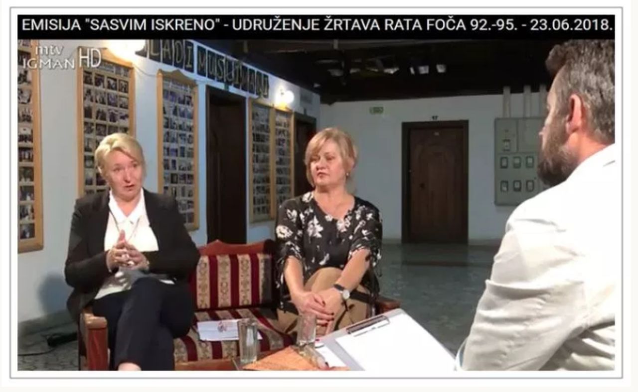 lijevo Midheta Kaloper Oruli, do nje Halida Uzunović Konjo i novinar Anes Džunuzović.jpg